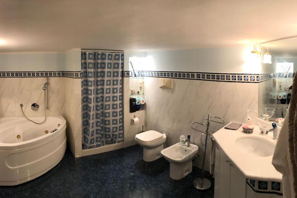The Trip House - Between The Center And The Sea - Free Wifi And Jacuzzi Apartamento Catânia